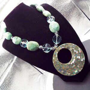 NATURAL GREEN SEA SEDIMENT STONE W/ MOTHER OF PEARL MOSAIC PENDANT NECKLACE 68